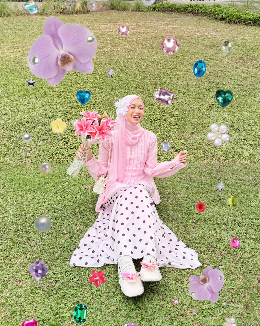 Iris Blouse lifestyle 1