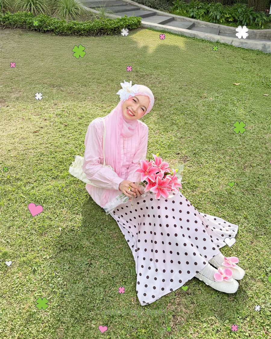 Iris Blouse lifestyle 2