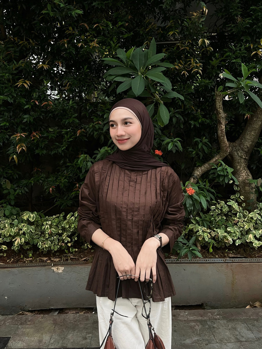 Iris Blouse lifestyle 102