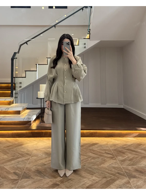 Lyra Set in Taupe