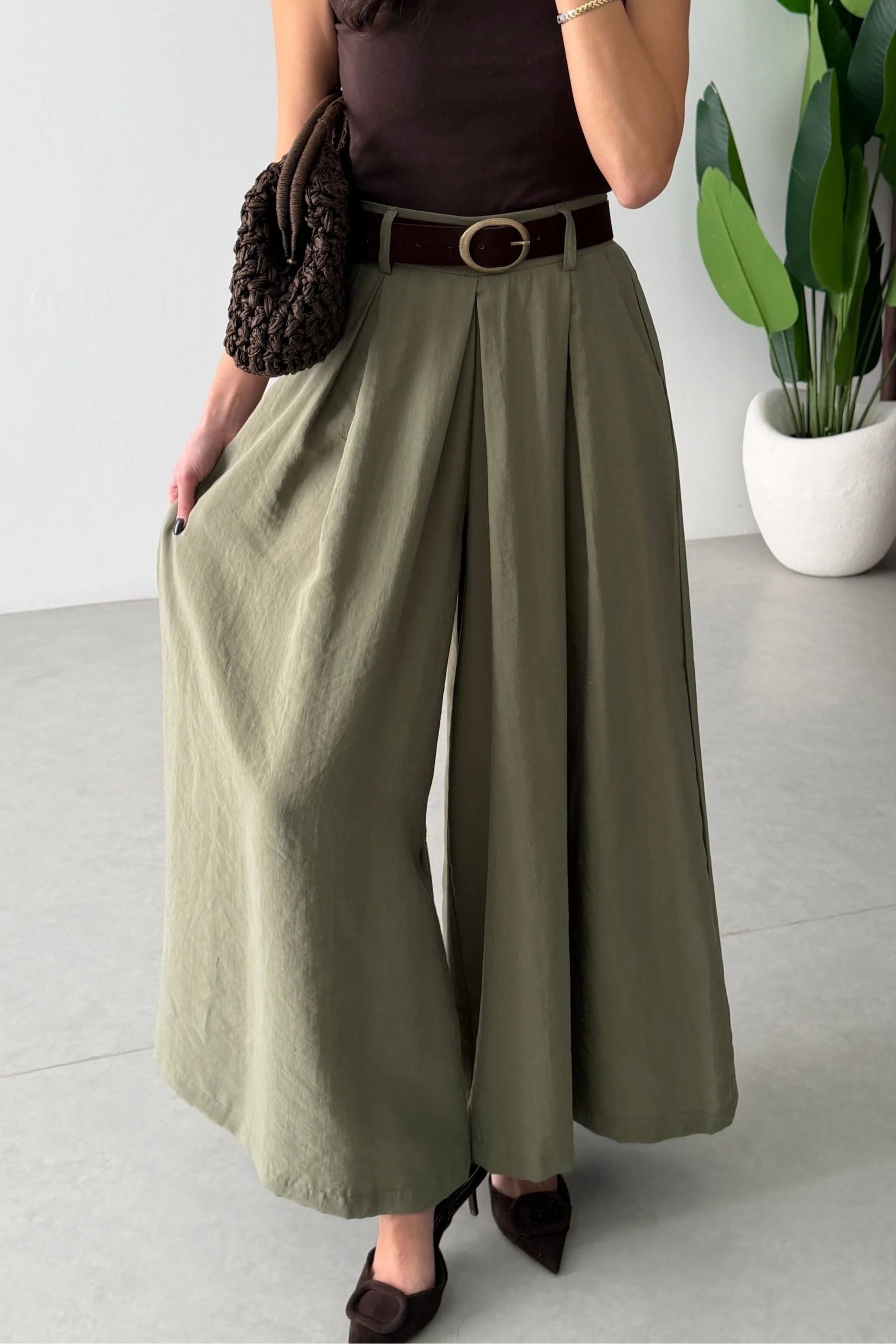 Terra Pants in Olive