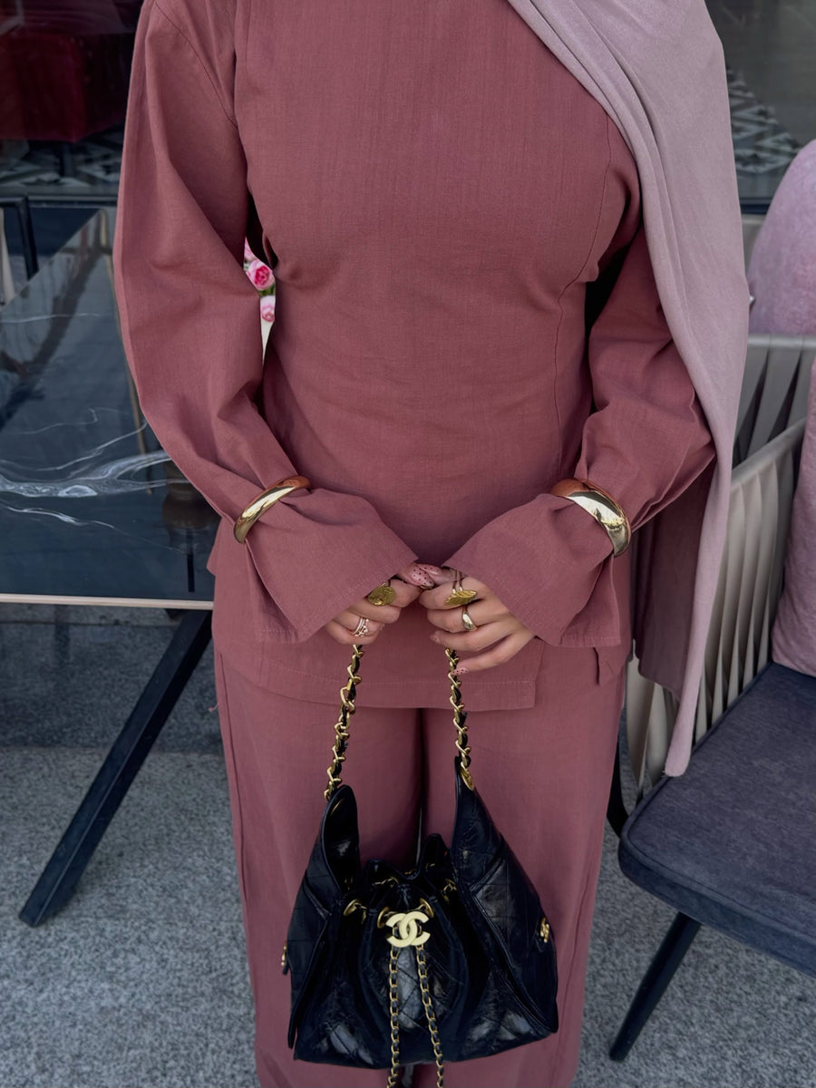 Isis Set lifestyle 3
