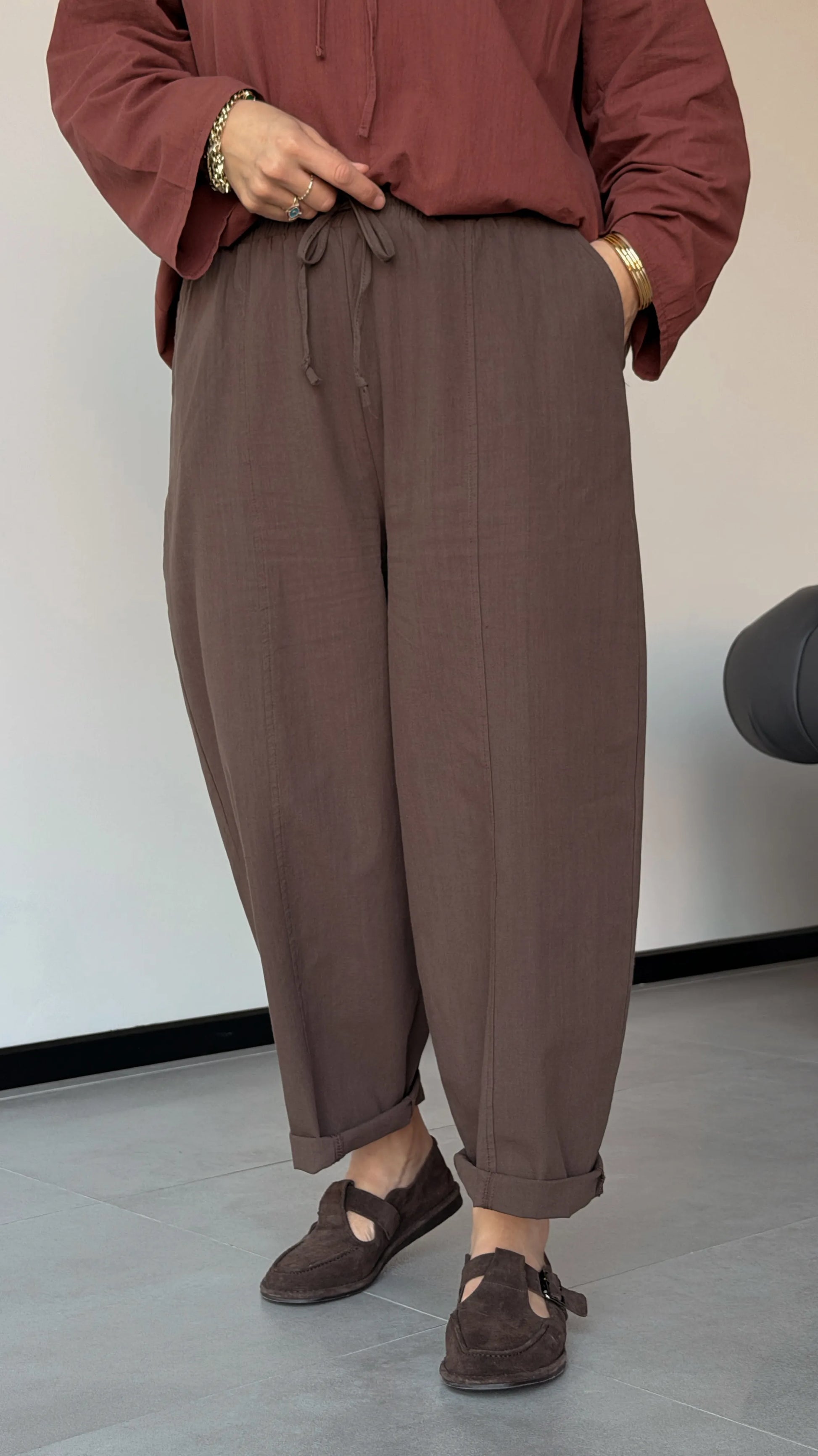 Ceres Pants in Chocolate - detail