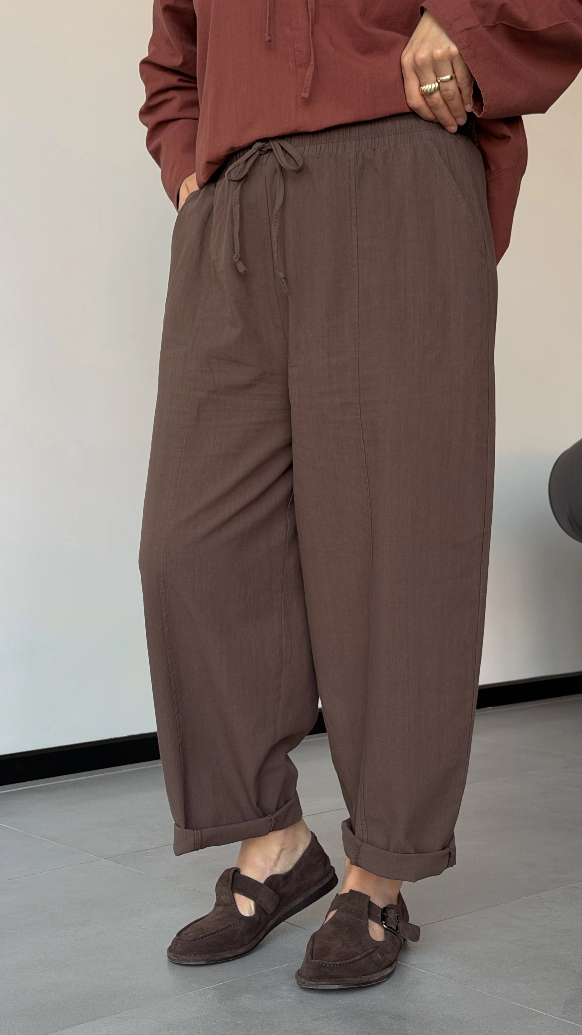 Ceres Pants in Chocolate - side